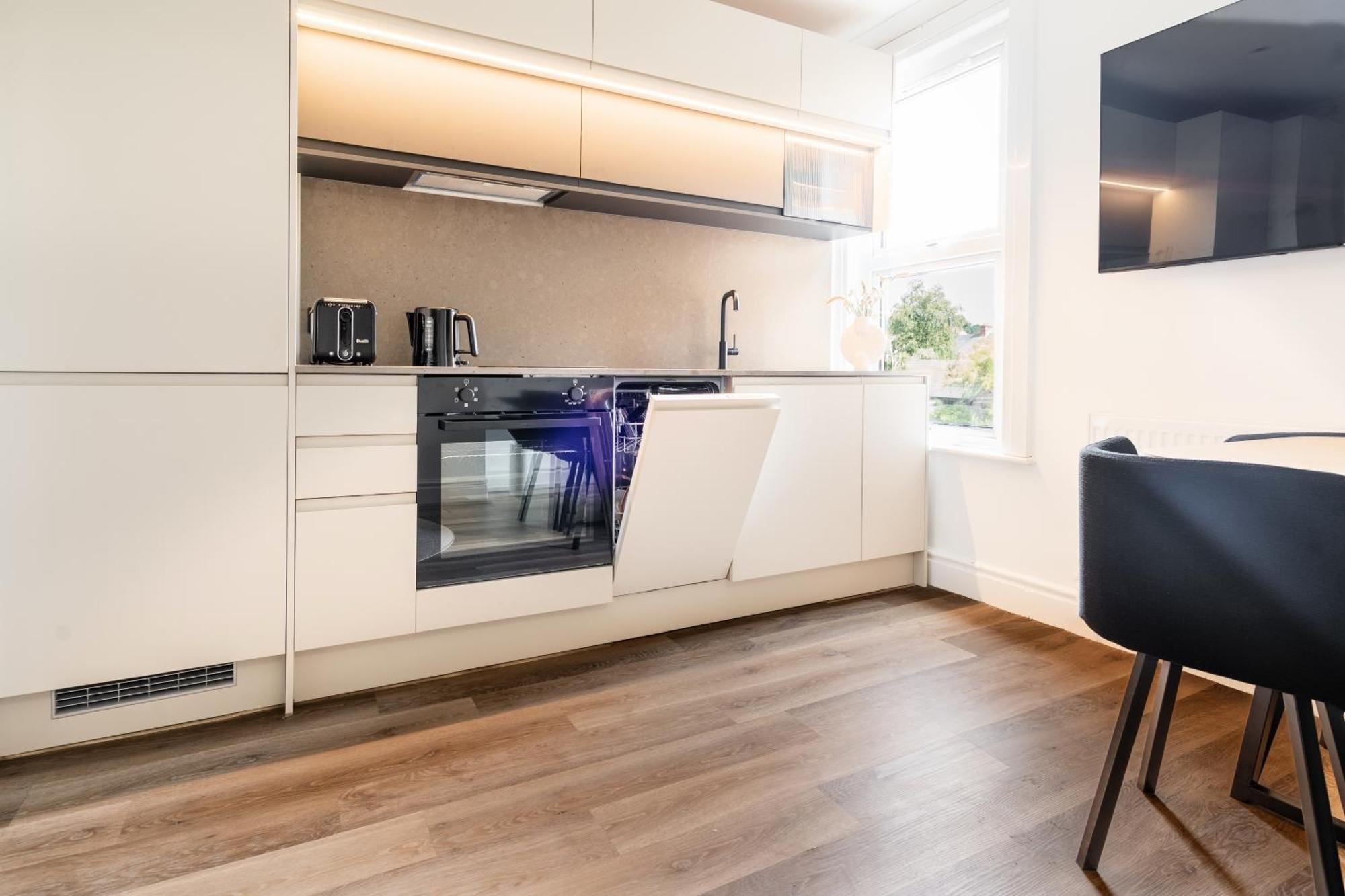 Newly Designed, 2Br Apt, 5Min From Northwood London Tube Station, Nato Hq, Ideal For Wembley, Warner Studio, Contractors Northwood (Greater London) Exterior foto