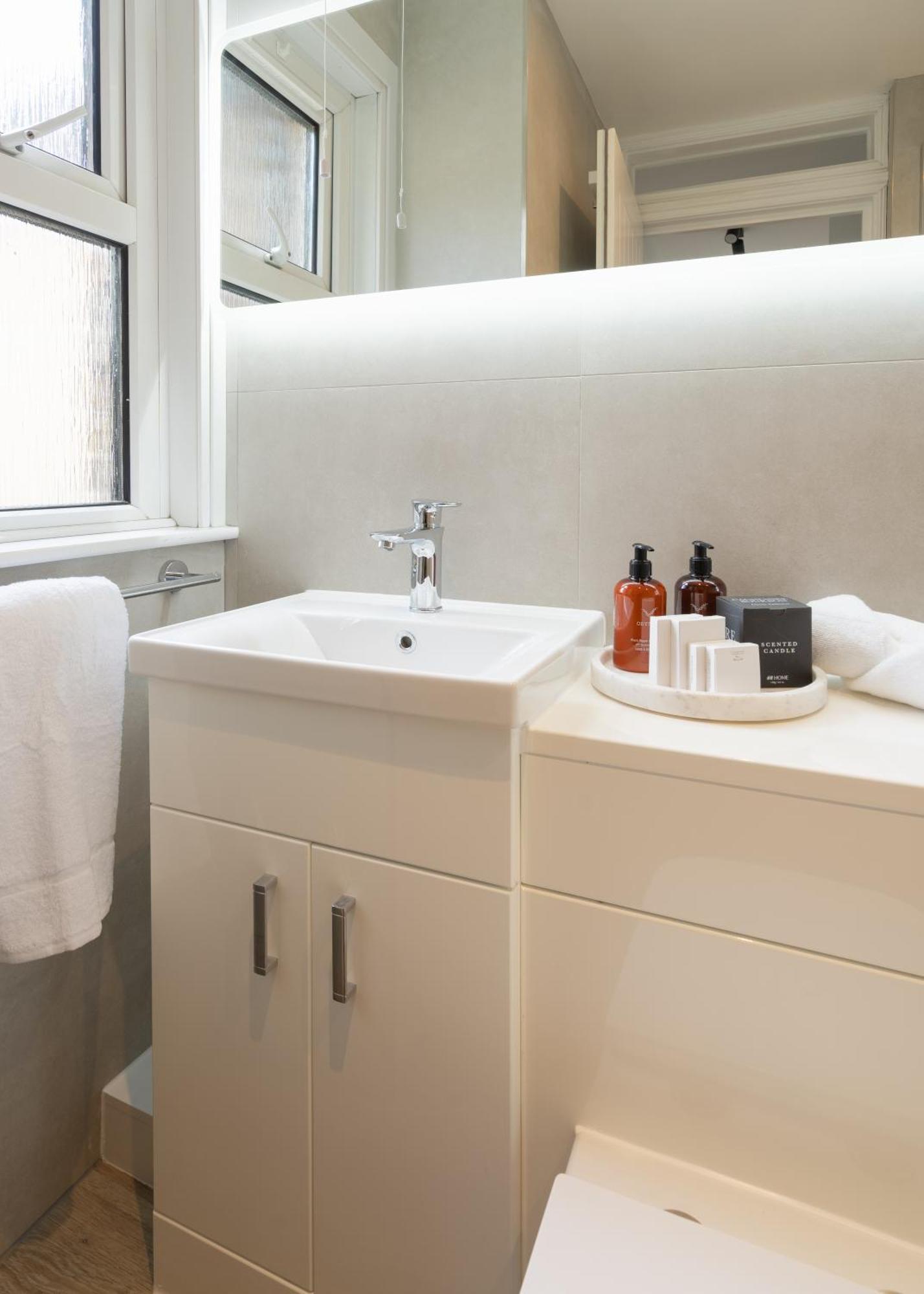 Newly Designed, 2Br Apt, 5Min From Northwood London Tube Station, Nato Hq, Ideal For Wembley, Warner Studio, Contractors Northwood (Greater London) Exterior foto