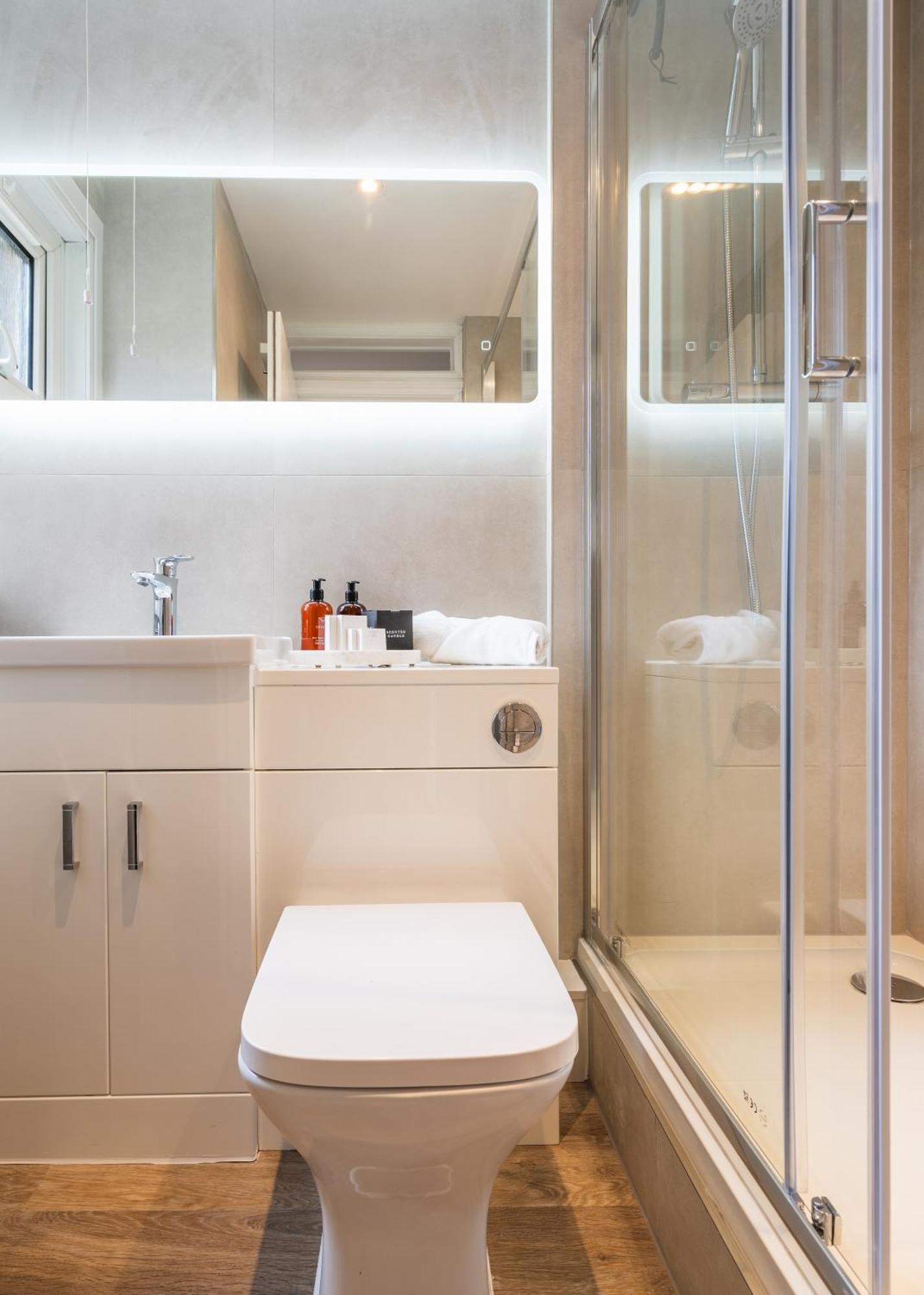 Newly Designed, 2Br Apt, 5Min From Northwood London Tube Station, Nato Hq, Ideal For Wembley, Warner Studio, Contractors Northwood (Greater London) Exterior foto