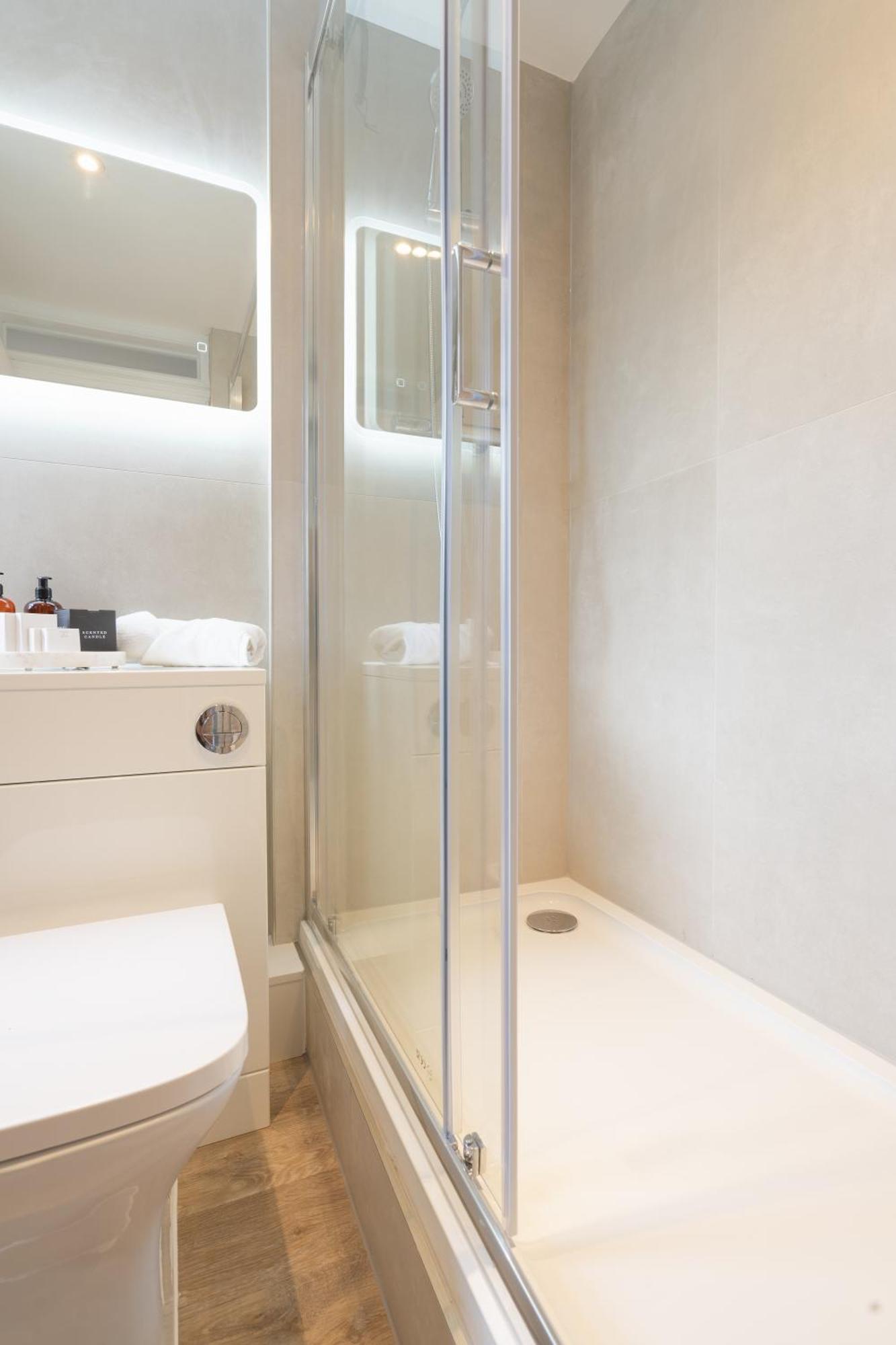 Newly Designed, 2Br Apt, 5Min From Northwood London Tube Station, Nato Hq, Ideal For Wembley, Warner Studio, Contractors Northwood (Greater London) Exterior foto