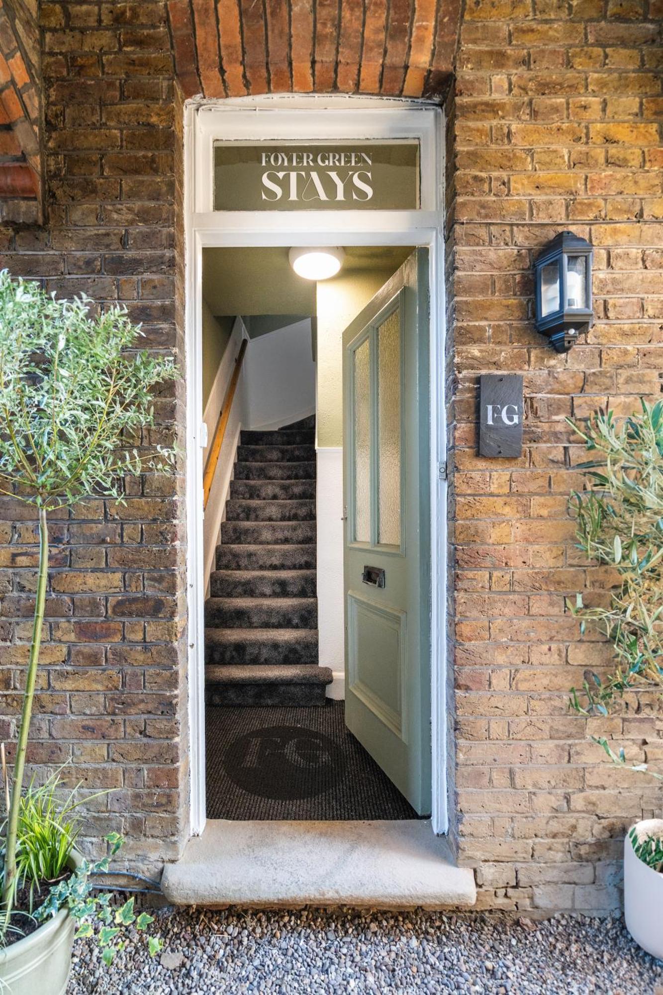Newly Designed, 2Br Apt, 5Min From Northwood London Tube Station, Nato Hq, Ideal For Wembley, Warner Studio, Contractors Northwood (Greater London) Exterior foto